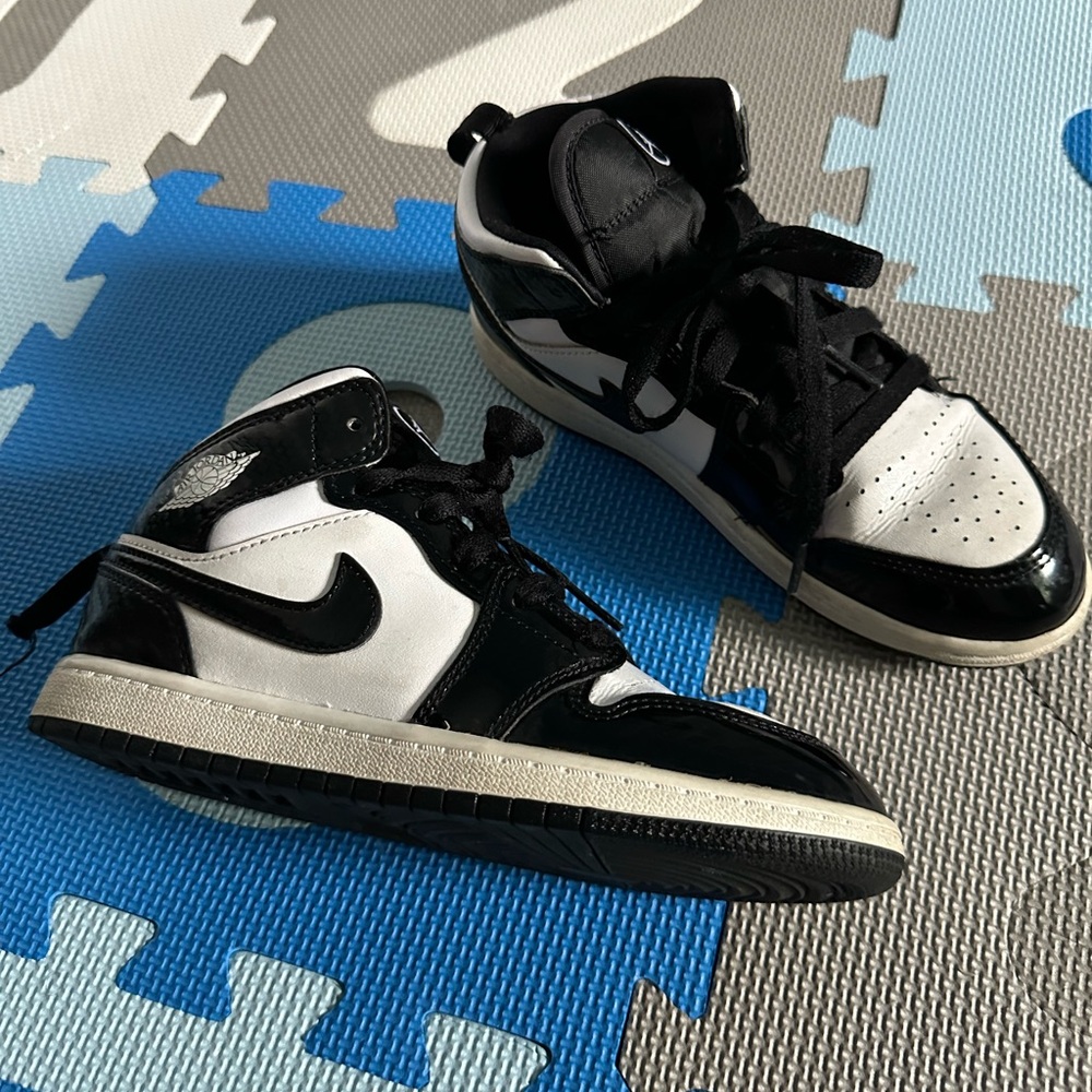 Jordan 1s Mid Size 3Y